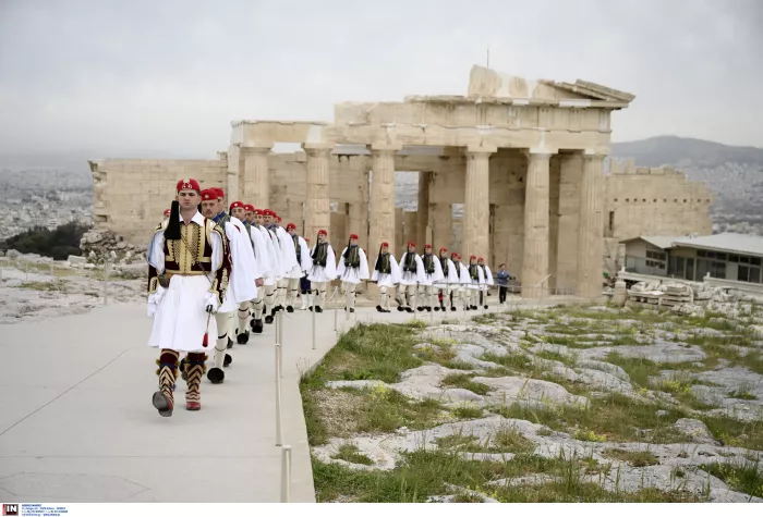 Επέτειος 25ης Μαρτίου: Ολοκληρώθηκε η στρατιωτική παρέλαση στην Αθήνα (εικόνες)