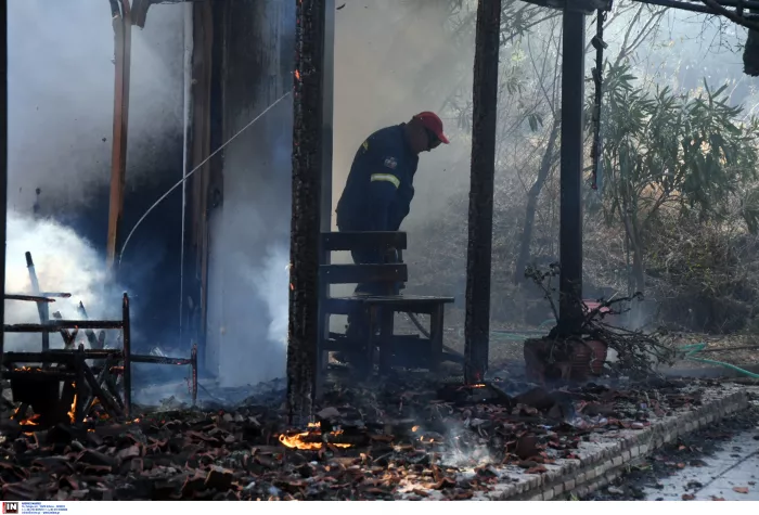 Φλέγεται η Ελλάδα: Εικόνες «αποκάλυψης» από όλα τα πύρινα μέτωπα