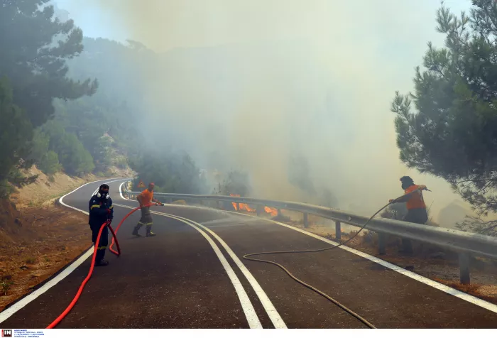Φλέγεται η Ελλάδα: Εικόνες «αποκάλυψης» από όλα τα πύρινα μέτωπα