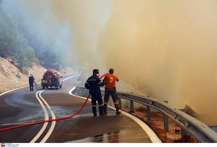 Φλέγεται η Ελλάδα: Εικόνες «αποκάλυψης» από όλα τα πύρινα μέτωπα