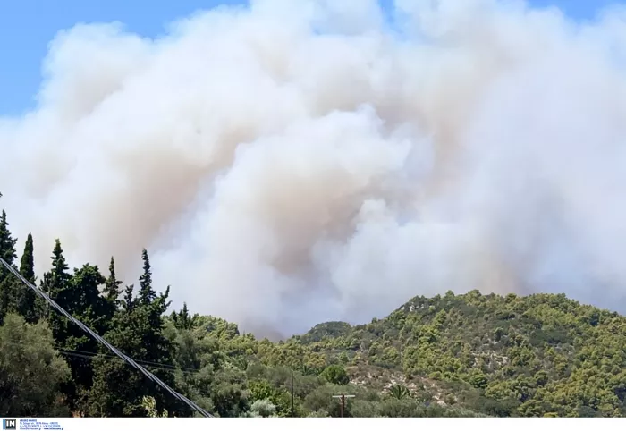 Φλέγεται η Ελλάδα: Εικόνες «αποκάλυψης» από όλα τα πύρινα μέτωπα
