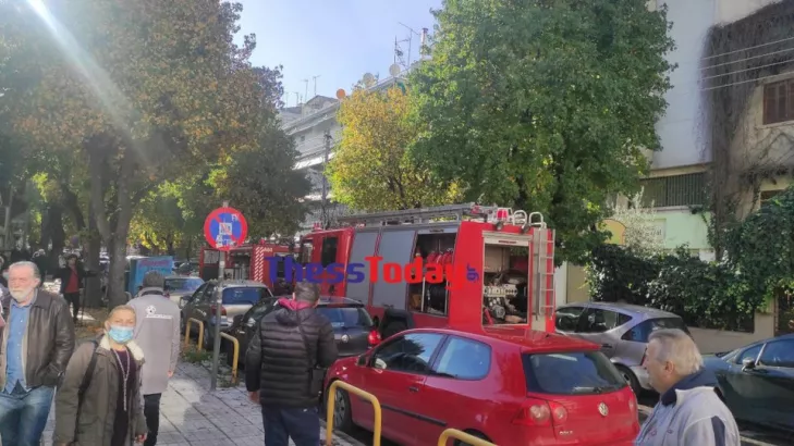 Θεσσαλονίκη: Φωτιά σε διαμέρισμα στην Χαριλάου – Πληροφορίες για εγκλωβισμένους